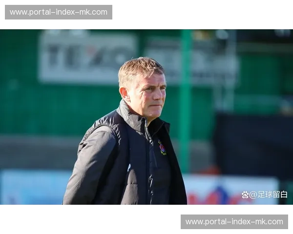 雷克瑟姆老板放话：帕金森帅位是终身制的